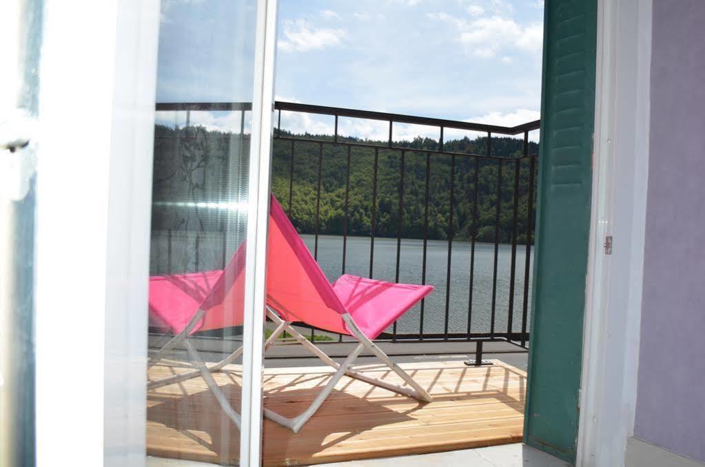 Hotel La Bonne Hotesse Chambon-sur-Lac Exterior foto